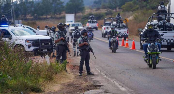 Intenso operativo contra CJNG deja dos muertos y bloqueos carreteros en Michoacán