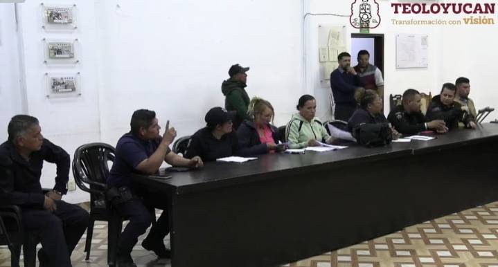 Policías de Teoloyucan exigen aguinaldo completo