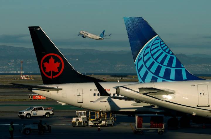 As Thanksgiving nears, travelers likely will see continuing flight delays even if shutdown ends