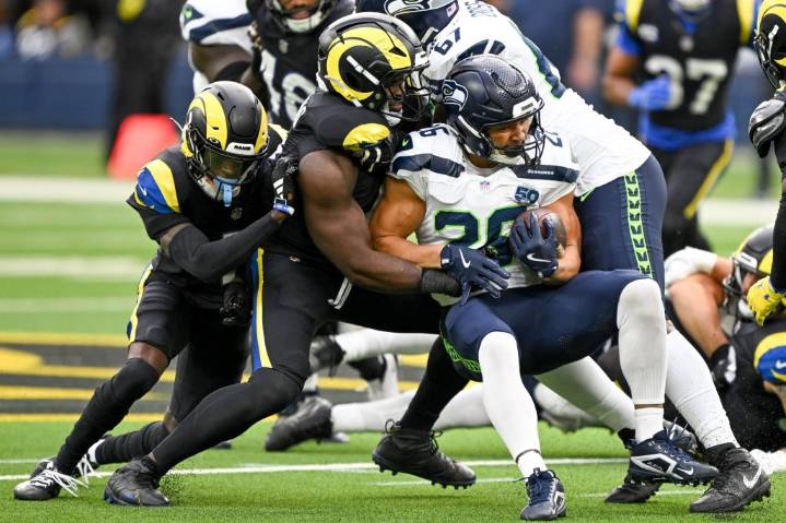 Rams’ defense holds off Seahawks, bullies way into NFC West lead