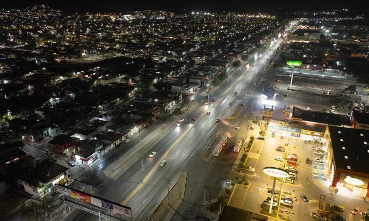 Modernización de alumbrado en accesos principales en Saltillo tiene 90% de avance