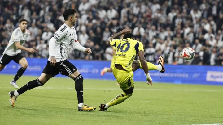 El gesto millonario de Jhon Durán que encantó a la directiva del Fenerbahce