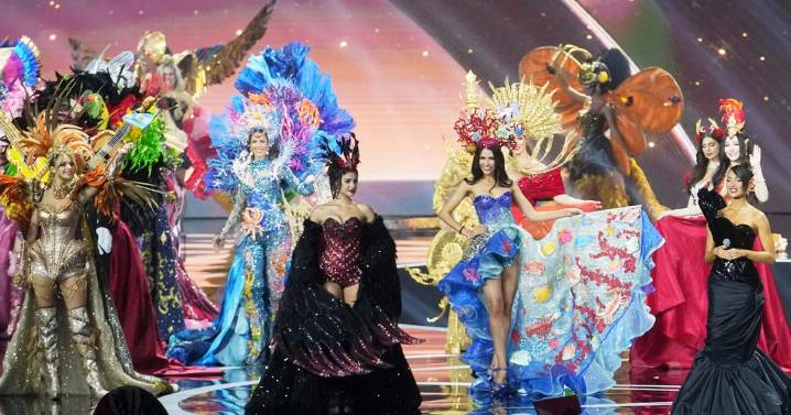 La mexicana Fátima Bosch supera la controversia para convertirse en Miss Universo