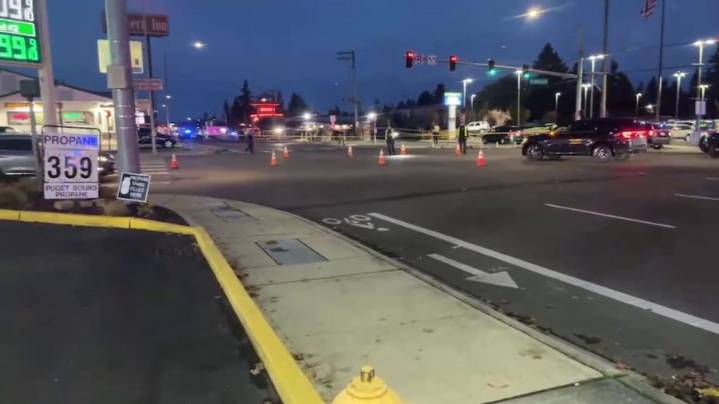 Police chase through Lakewood ends with motorcyclist killed