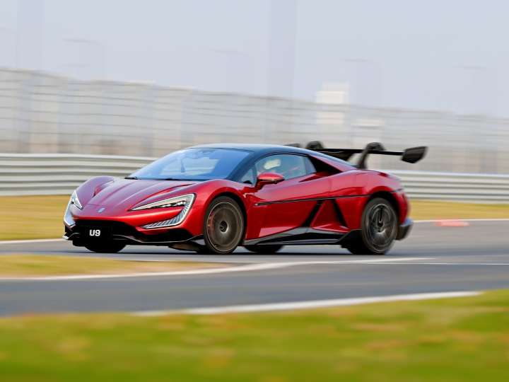 BYD Yangwang U9: cómo es ir al volante del deportivo que da origen al auto más rápido del mundo