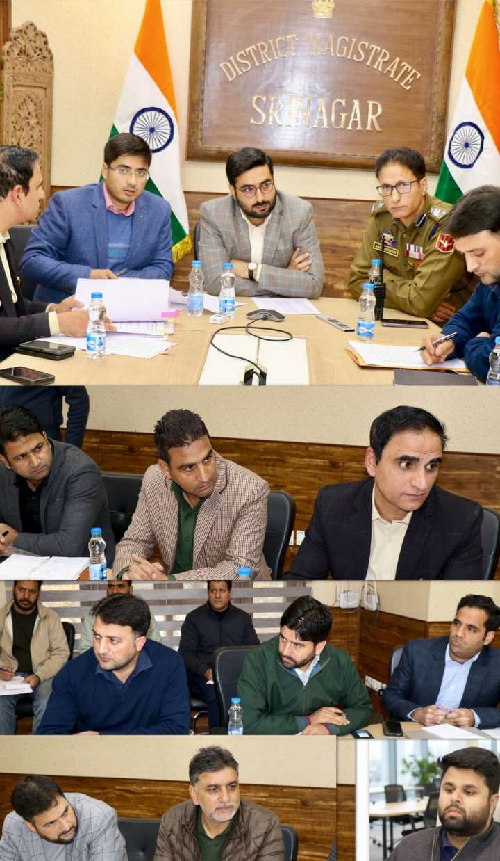 DC Srinagar, SMC Commissioner reviews traffic decongestion measures in the city
