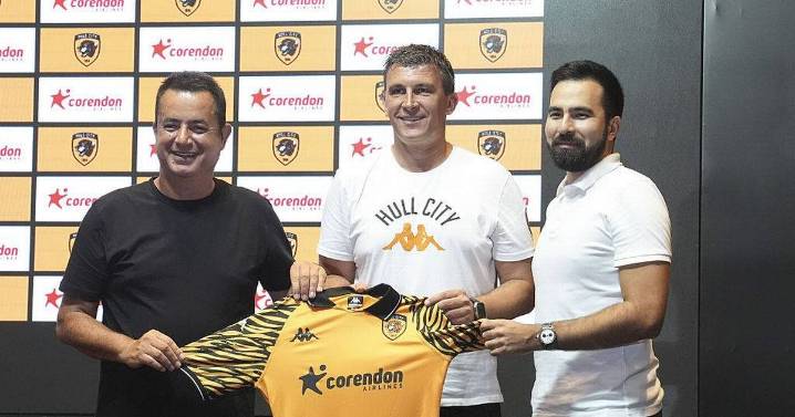 Championship boss begged owner for a month to land Leeds United transfer