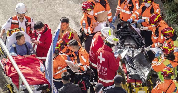 Van 128 muertos por incendio en Hong Kong