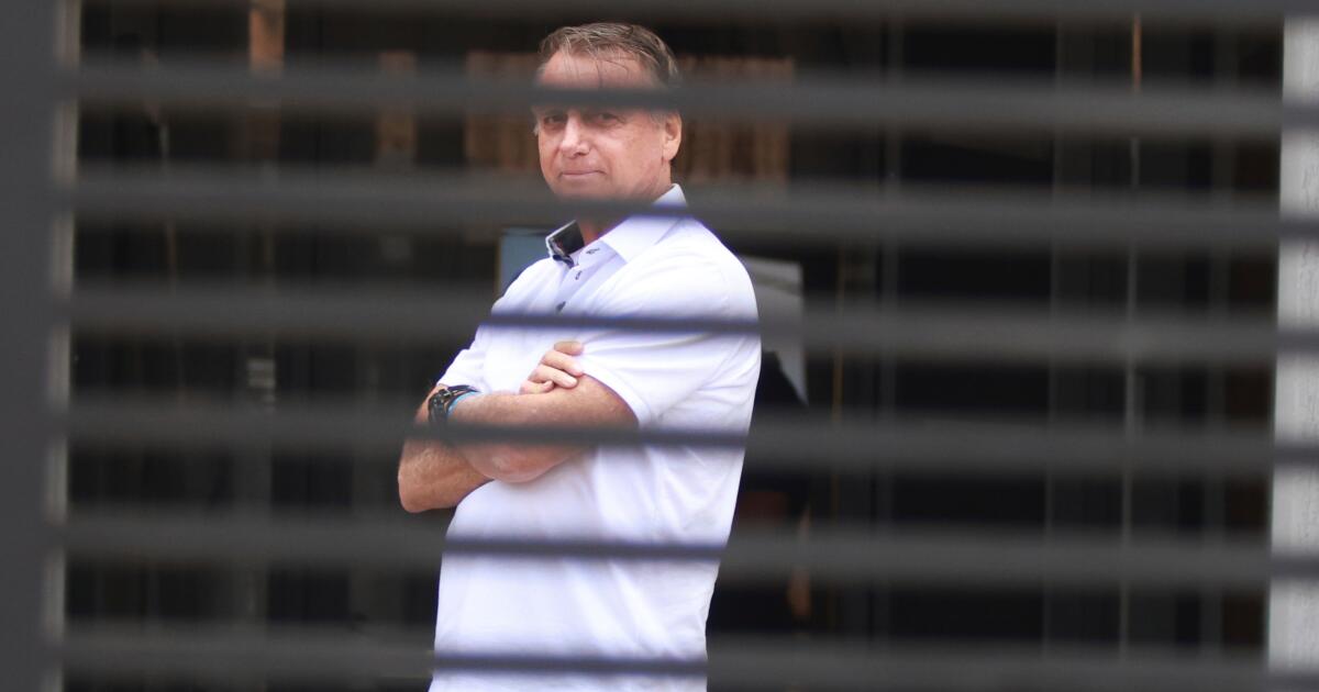 Brasil: Arrestan a Bolsonaro por presunto plan para escapar y evitar condena de 27 años en prisión