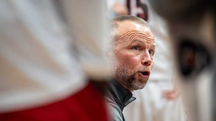 Where is U of L basketball in top-25 polls ahead of UK showdown?