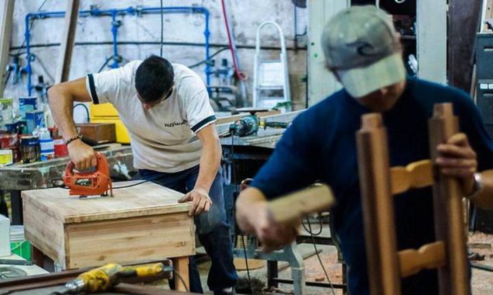 En 21 meses de gestión, Javier Milei registró la pérdida de casi 20 mil empresas y 276 mil empleos