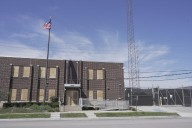 Defensores de inmigrantes denuncian presuntos abusos cometidos en un centro de detención en Chicago