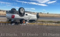 Vuelca camioneta en la carretera a Cuauhtémoc