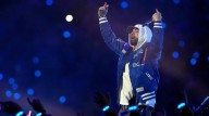Eminem’s Grandson Watches Him Perform at NFL Halftime Show on Thanksgiving Day (Video) | Eminem, Hailie Jade, Jack White 