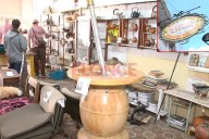 Piezas que guardan recuerdos de la historia cultural del mate en Paraná se despiden en un remate