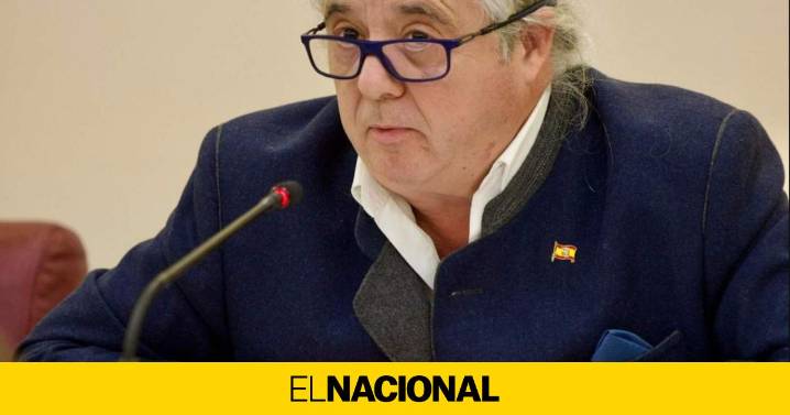 Albacete declara 'persona non grata' a Sánchez a propuesta de un díscolo de Vox que luce símbolos franquistas