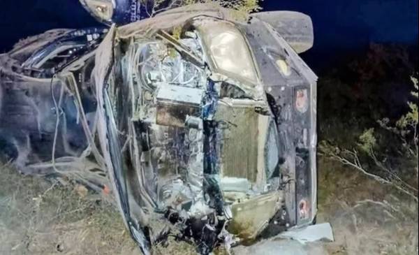 Perdió el control y su camioneta quedó totalmente destruida