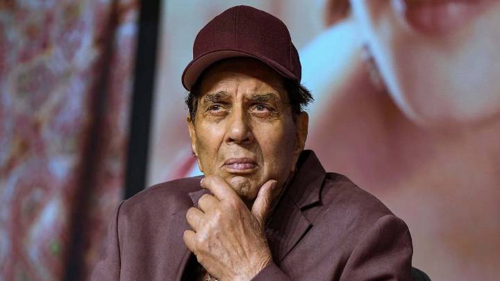 Dharmendra discharged from hospital, ambulance departs from actor’s home