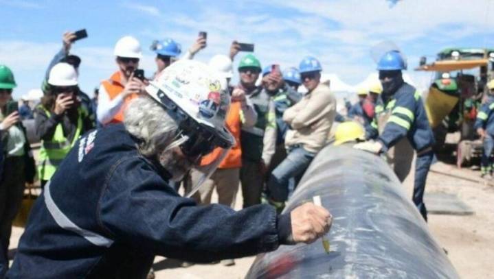 Río Negro celebró la última soldadura del oleoducto Vaca Muerta Oil Sur