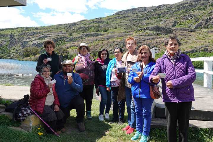 Operador turístico inicia temporada con tour de cortesía para personas mayores de Cochrane