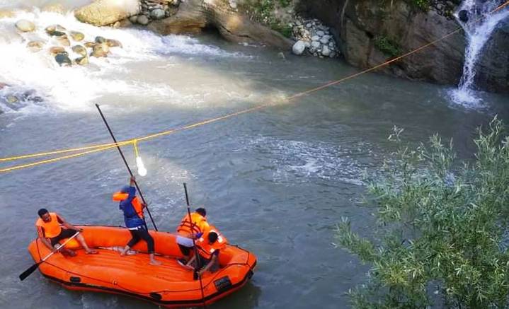 SDRF Launches Search for Girl Feared Drowned in Ganderbal Canal