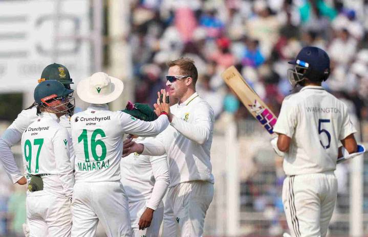 South Africa beat India by 30 runs in Kolkata Test, take 1