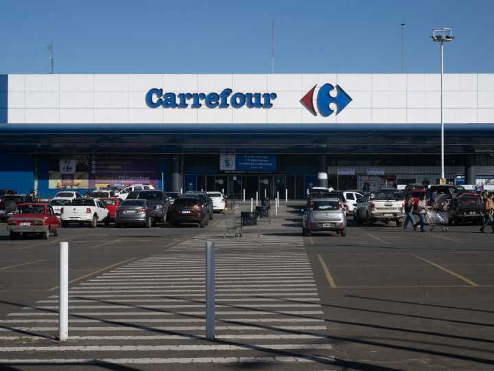 Venta de supermercados Carrefour: IRSA quiere sacar provecho del negocio inmobiliario de los locales