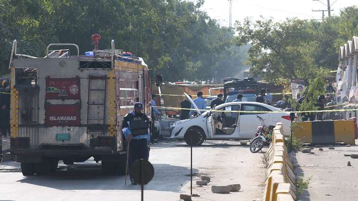 India Pakistan bombings occur within 24 hours of eachother, killing 20