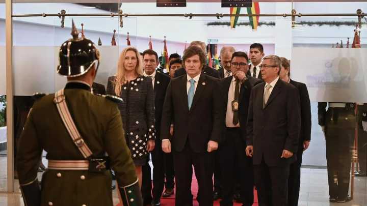 Javier Milei asistió a la asunción del presidente boliviano Rodrigo Paz Pereira