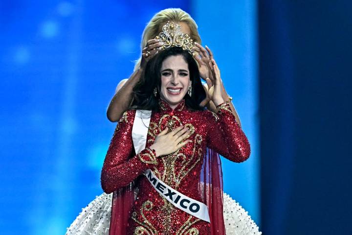 La mexicana Fátima Bosch apetencia el concurso de Miss Universo en Tailandia, plagado de escándalos