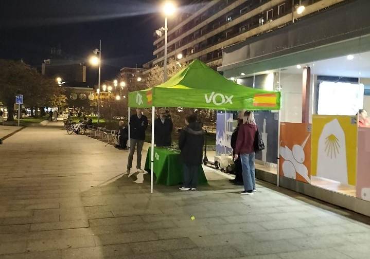 Amplio despliegue policial por la presencia de un stand de Vox en Irun