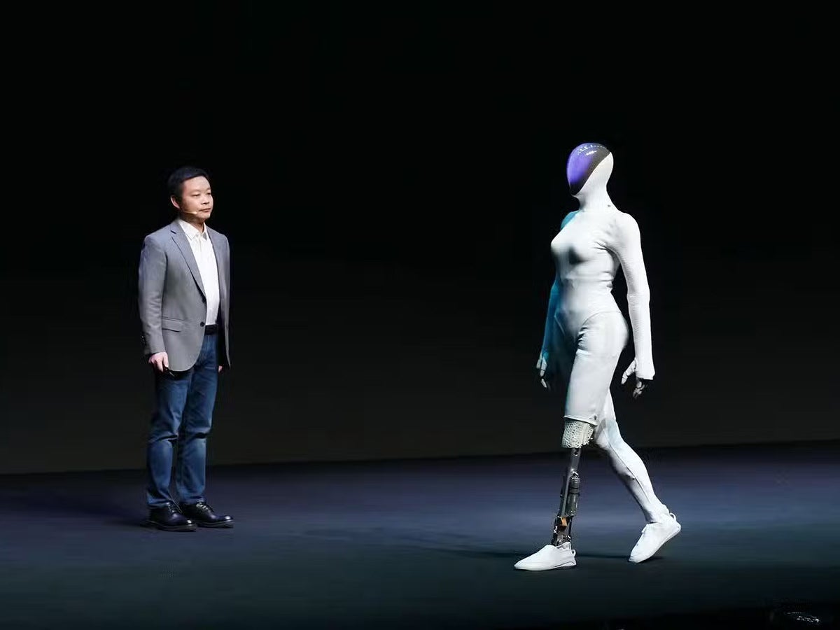 IRON, el robot humanoide chino que desafía a Tesla y Huawei