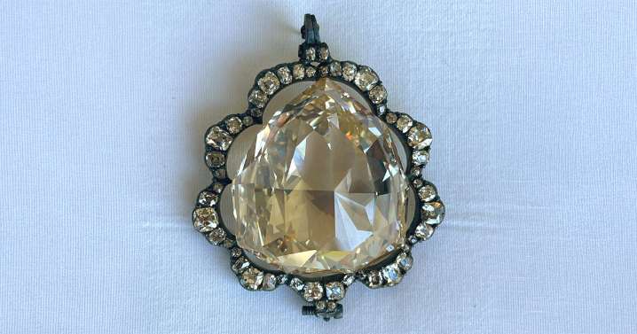 Aparecen las joyas de Zita, última Emperatriz de Austria, en una maleta en Canadá un siglo después