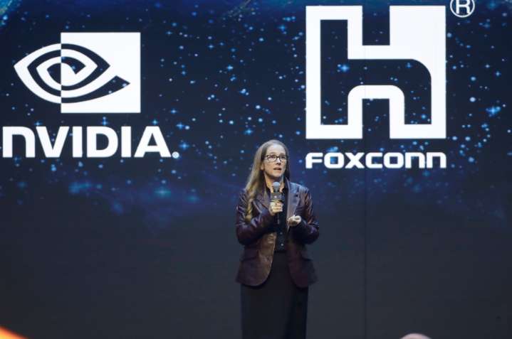 U.S. stocks rise on last trading day of November