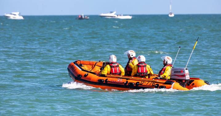 Tragedy in UK as man dies after being rescued from sea by coastguard