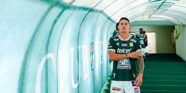 Aplausos y ovación de pie: así fue despedido James Rodríguez en el último partido en el Club León