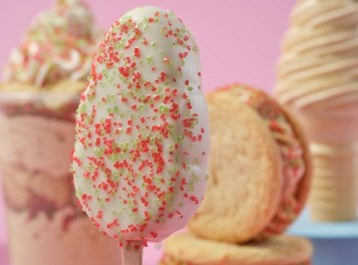 From Forest Avenue lights to Carvel’s sugar cookie delights, Staten Island feels a lot like Christmas