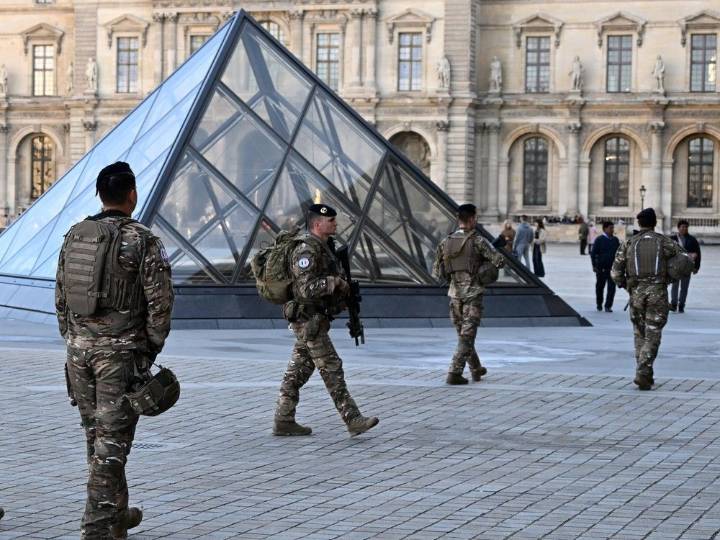 Two Louvre heist suspects are a couple with children, prosecutor says