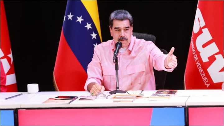 Maduro aseguró que la oposición se autodisolvió: "La derecha maltrecha desapareció políticamente"