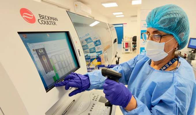 Nuevo laboratorio del hospital Almenara con sistema robótico permitirá realizar hasta 40 mil atenciones mensuales