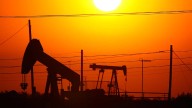 OPEC+ aumenta la producción de petróleo en noviembre de 2025: tensiones entre exceso de oferta y caída de precios