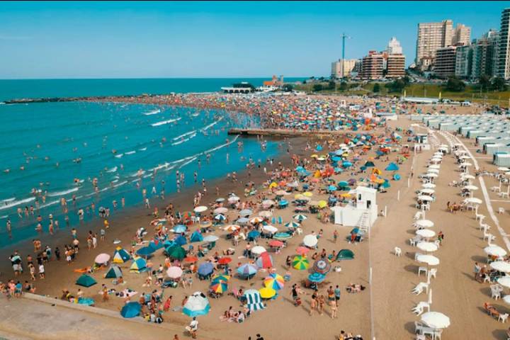Multas por fumar en playas de Mar del Plata: cómo serán las sanciones y a quiénes alcanzarán