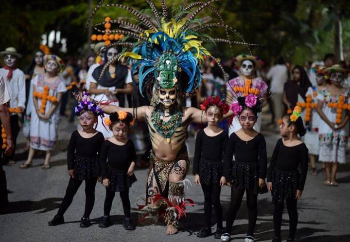 Janal Pixán reactiva economía de Carrillo Puerto: Familias disfrutan del paseo de las ánimas