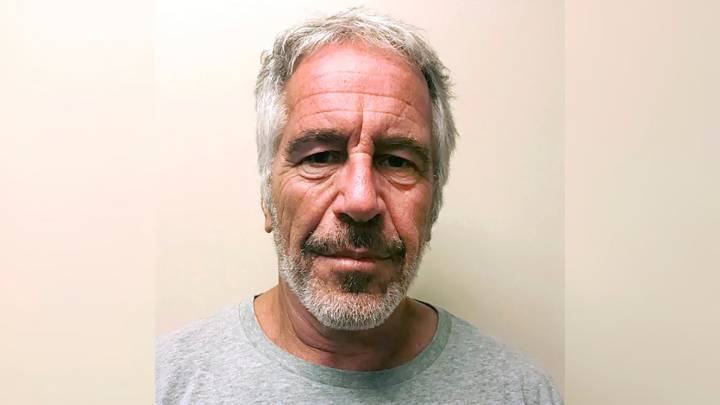Epstein afirmó que Trump “pasó horas” con una de sus víctimas, según correos publicados en la Cámara