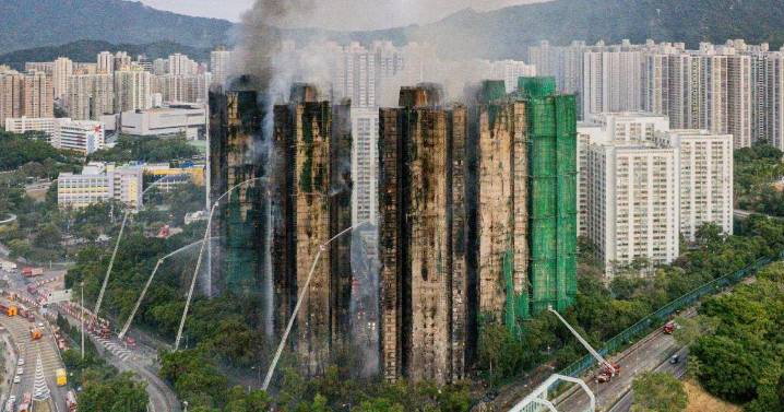 Detienen a ocho personas más por incendio de las torres de Hong Kong que dejó 128 muertos
