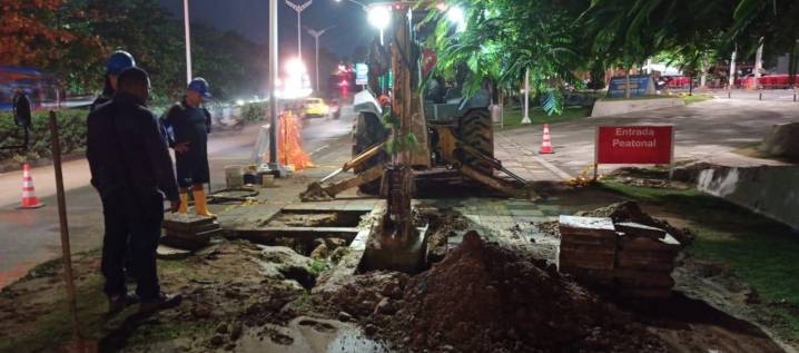 Triple A atiende una fuga a pocos metros del puente de la carrera 51B