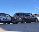 Policía municipal resulta herido tras ser impactado por camioneta