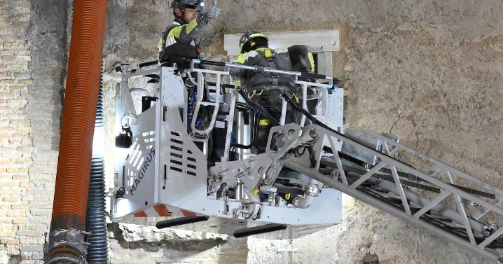 Rome medieval tower collapses, worker dies