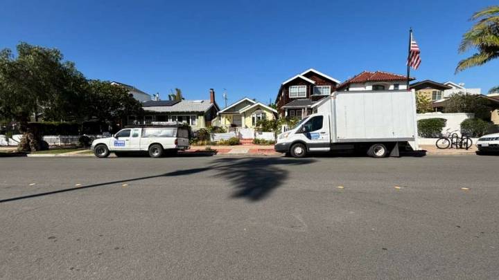 Residentes apoyan a indocumentados detenidos por el ICE en Coronado