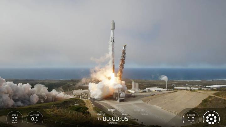 SpaceX launches 28 Starlink satellites from California's central coast (video)
